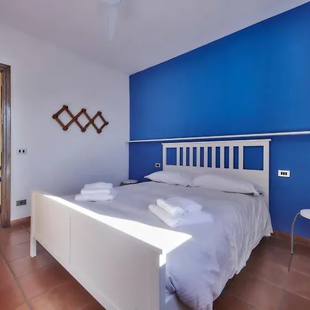 Claudias Flat With View And Pool Appartement *