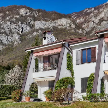 Claudias Flat With View And Pool *