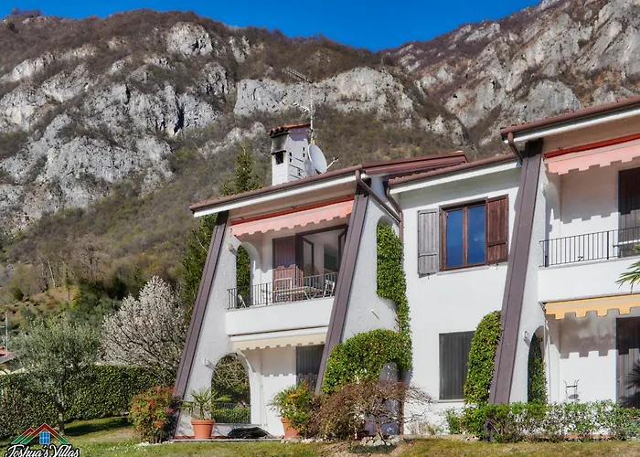 Claudias Flat With View And Pool *